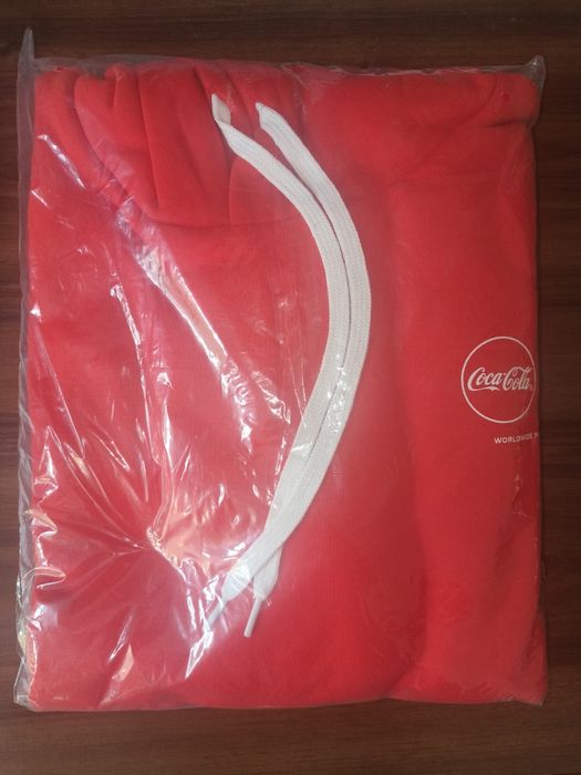 Vând hanorac Coca-Cola (nou)