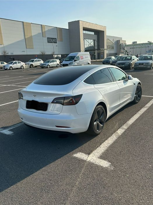 Inchriez pentu Uber/Bolt Tesla 3 Toyota Corolla Ford Mondeo Clio