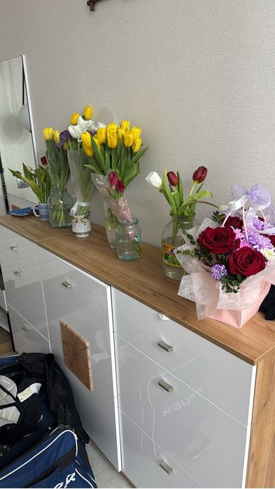 Розы и тюльпаны, разные букеты, свежие, хорошего качества