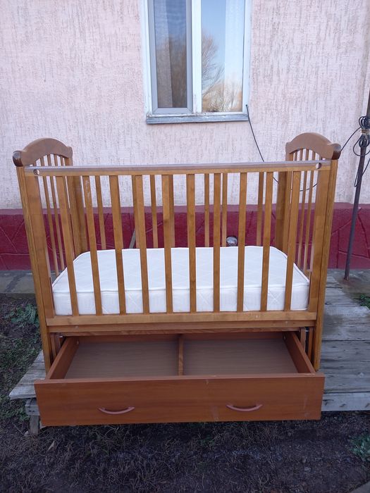 Детская кровать  с маятником