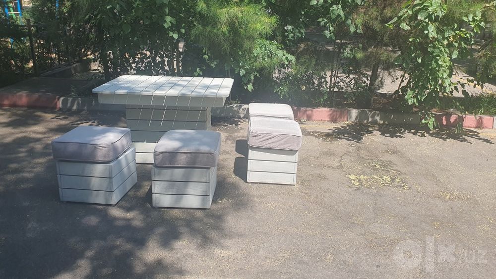 Продам Комплект на Дачу и в свой Дом. Стол и табурет.с мягким основани