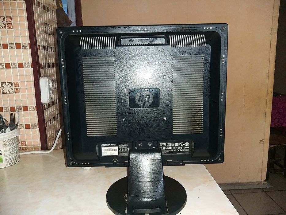 Монитор HP L1906