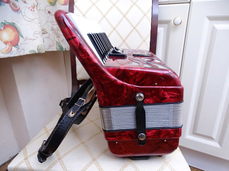 Нов акордеон Велтмайстер Каприс 40 баса