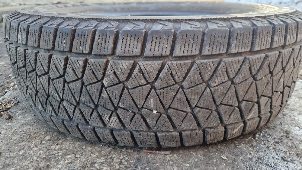 одна шина 215/70/16