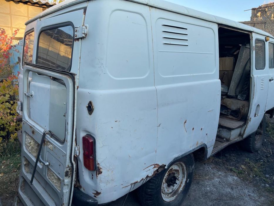 Продам УАЗ “Буханка” (аварийная, без двигателя)