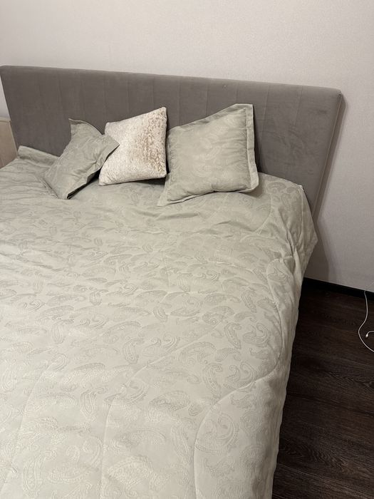 Продам спальную кровать.