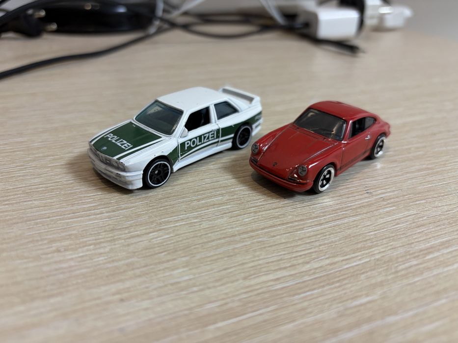 Hot wheels porsche 911 bmw m3
