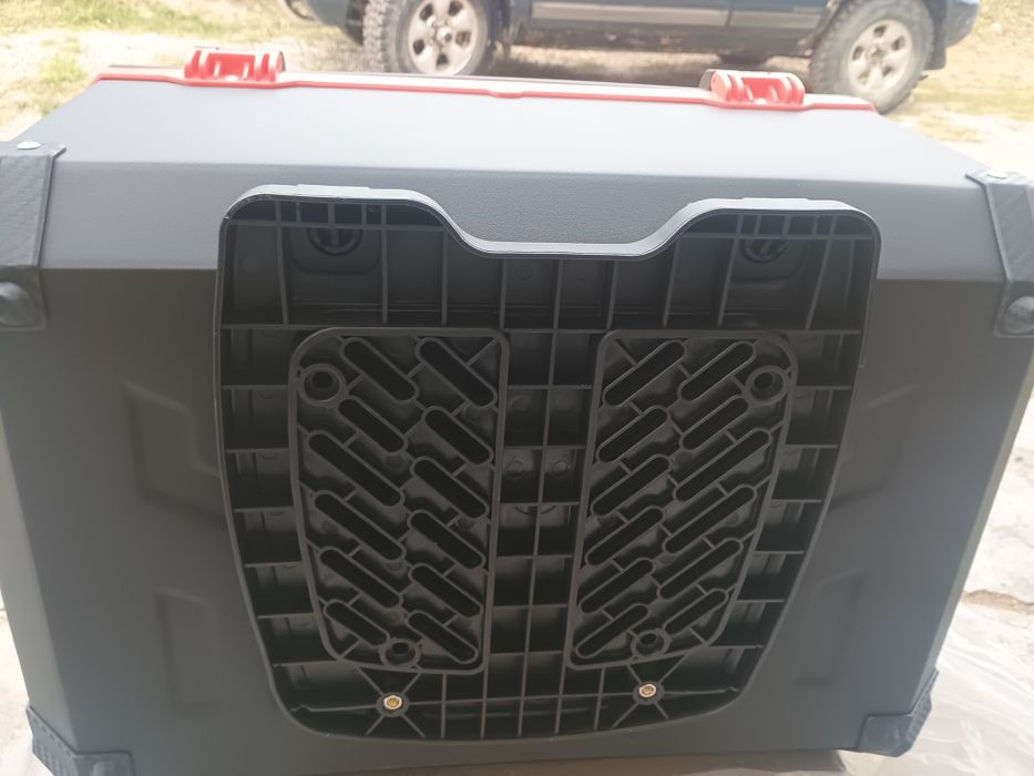 Продавам куфар голям