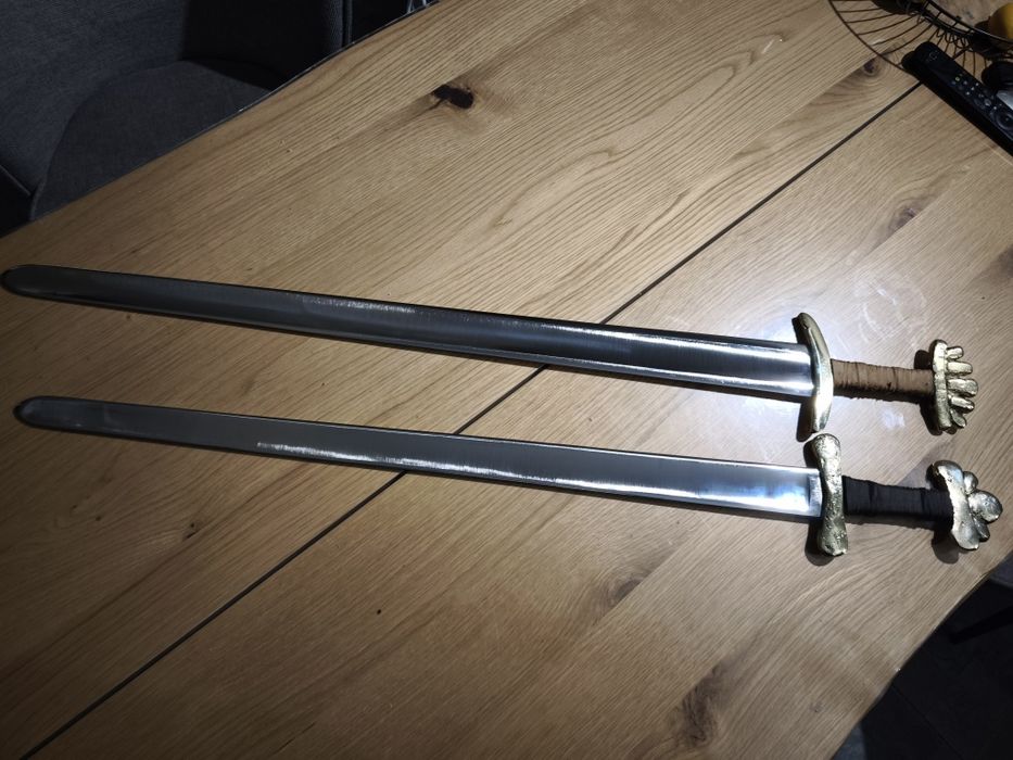 Викингски меч за реконструкции