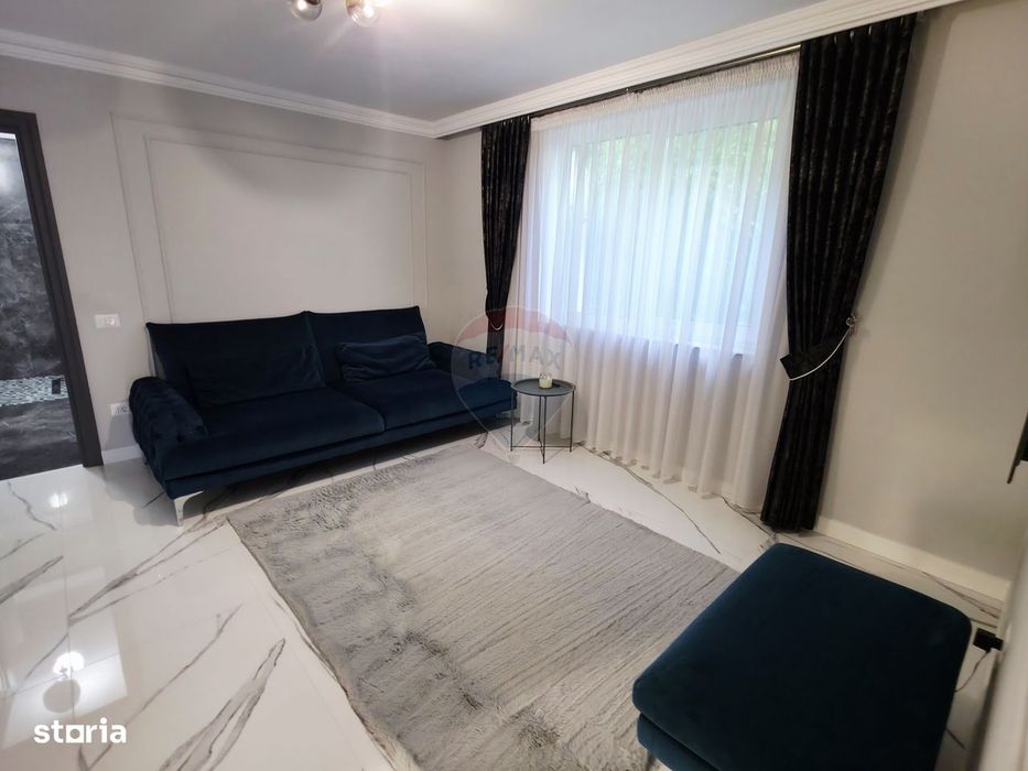 Apartament cu 5 camere de vânzare în zona Precista