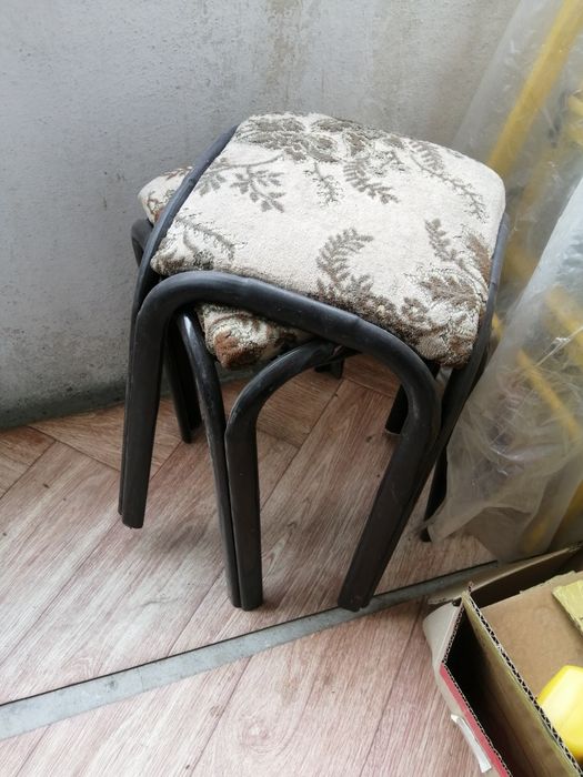 Две табуретки продам