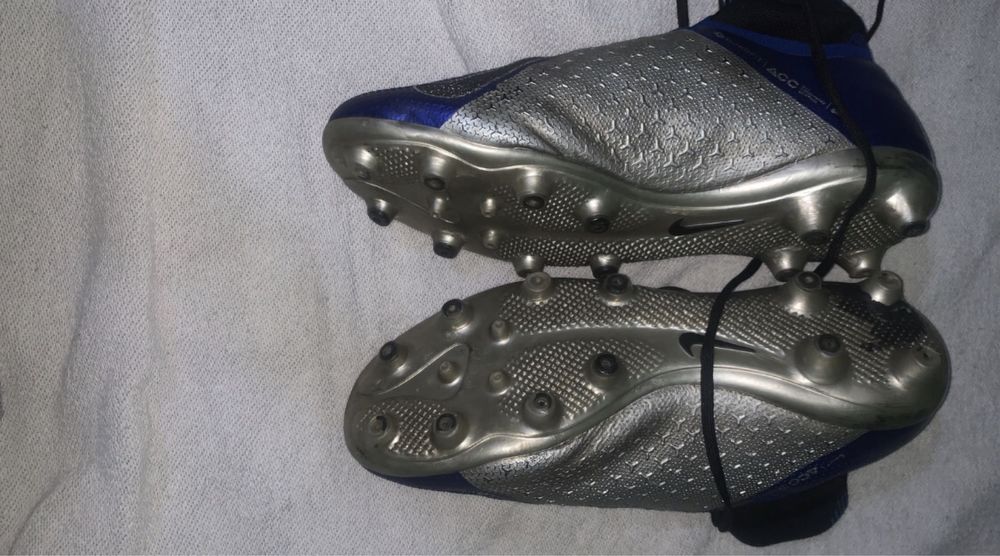 Футбольные бутсы