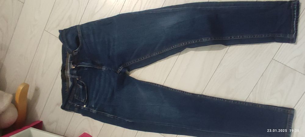 Маркови дънки за символична цена