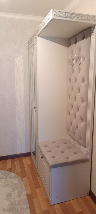 Шкаф в прихожую комнату