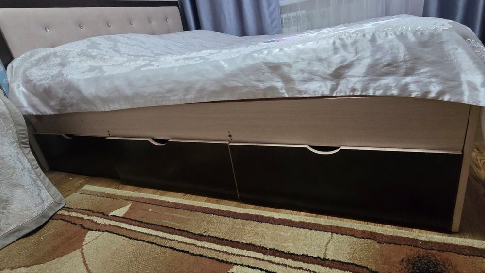 Продам двухспальную кровать