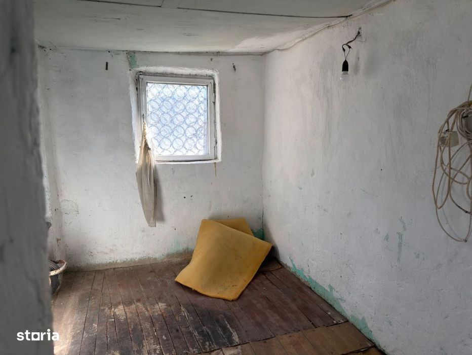 Casa renovabila + teren, 51 mp, 277 mp, zona 1 Mai
