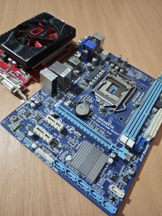 Принимаем материнскую плату