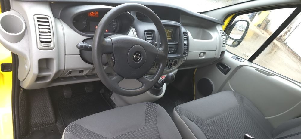 Opel Vivaro // Renault Trafic 2.0  an 06 2011 L2H1  model lung