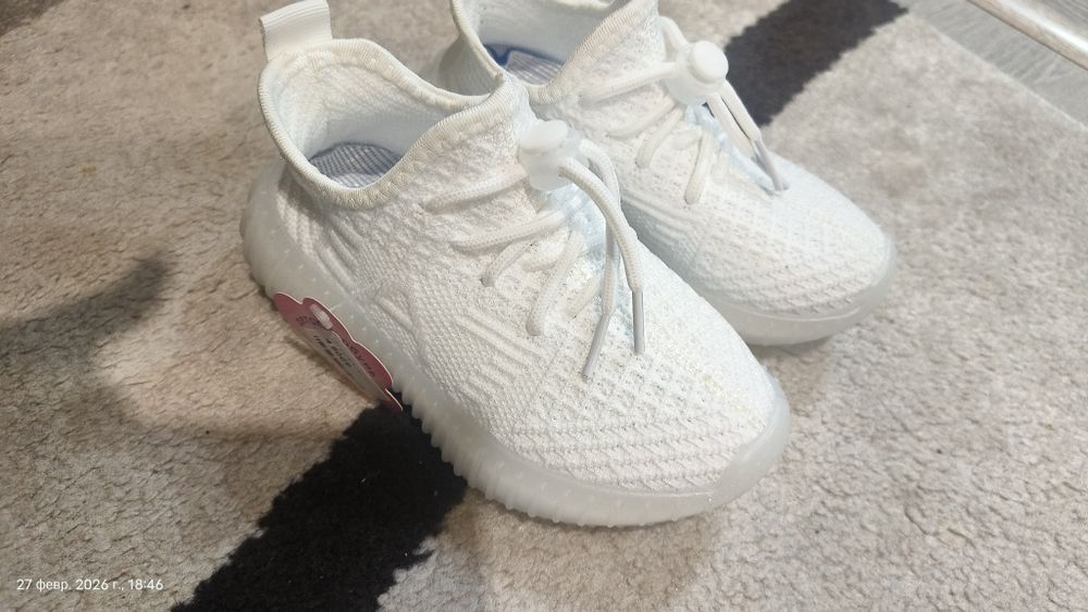 Продам сапоги. Кросовки.