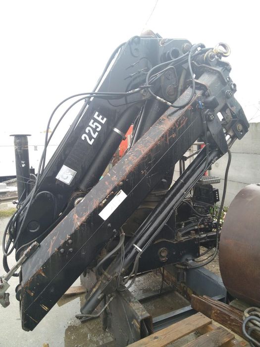 Vând macara Hiab 225