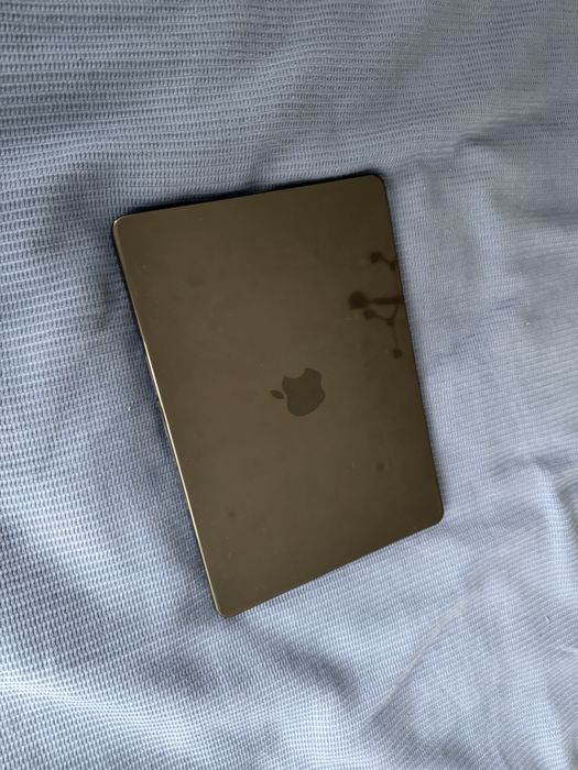 Apple Macbook AirM2 2022