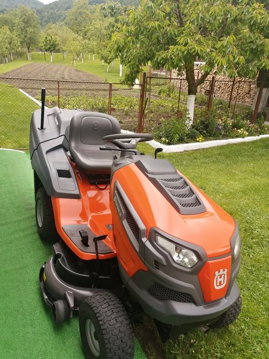 Cositoare gazon husqvarna 22 cp 2 cilindri în V.