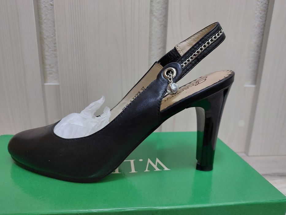 Продам босоножки