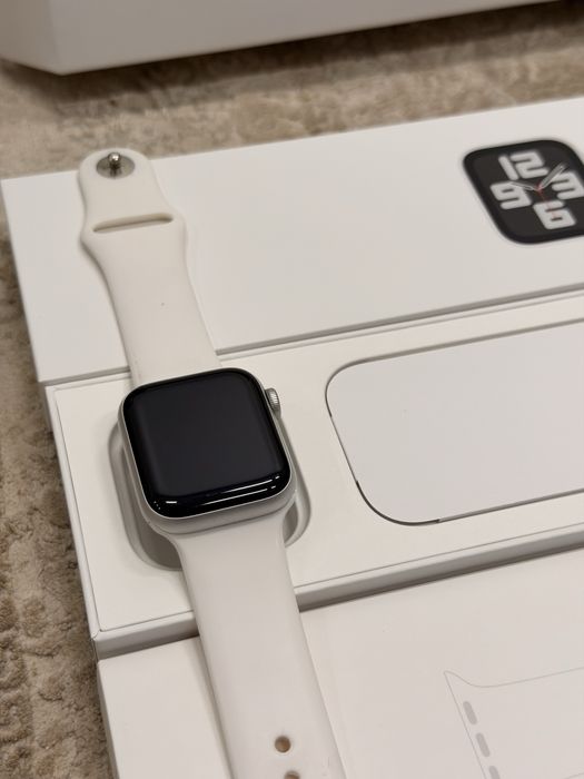 Продам часы apple watch se 2 40mm