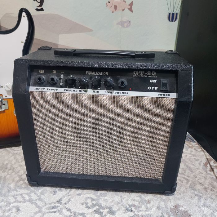 Продам новую, отстроенную  электрогитару