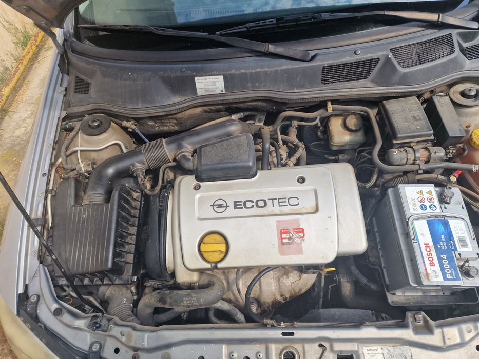 Vând motor defect