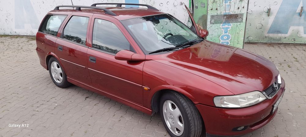 Vînd Opel VectraB.