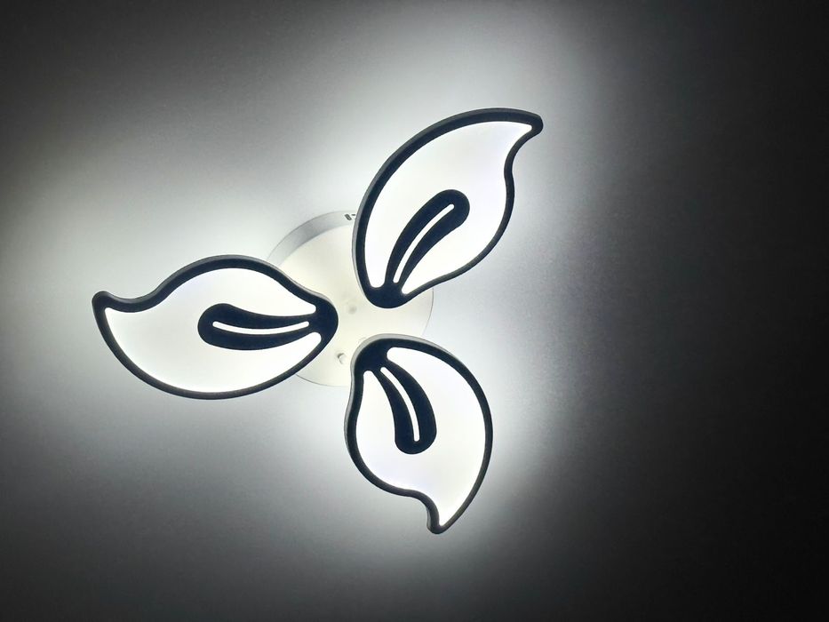 Продам люстру  2 штуки