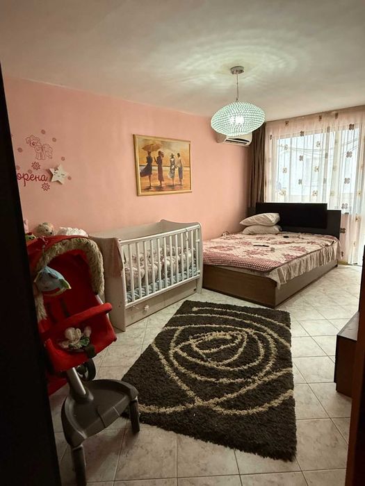 Тристаен тухлен обзаведен източен апартамент Колхозен пазар-Касабова