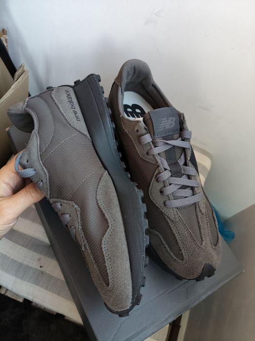 New Balance 327 sneakers culoare verde military cu negru mărimea 42.5 noi originali