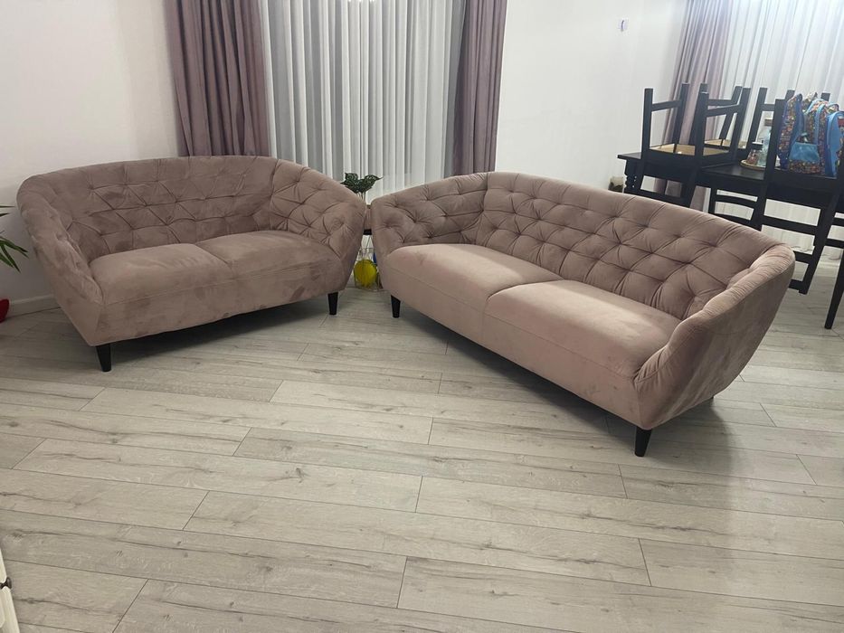 Vand set canapele fixe de 2 locuri si 3 locuri culoare roz prafuit