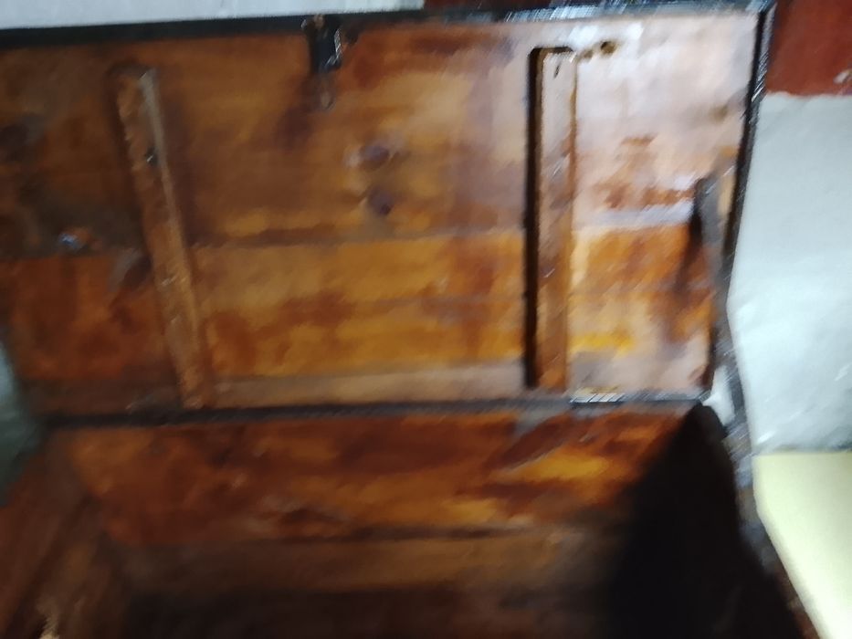 Реновиран дървен сандък