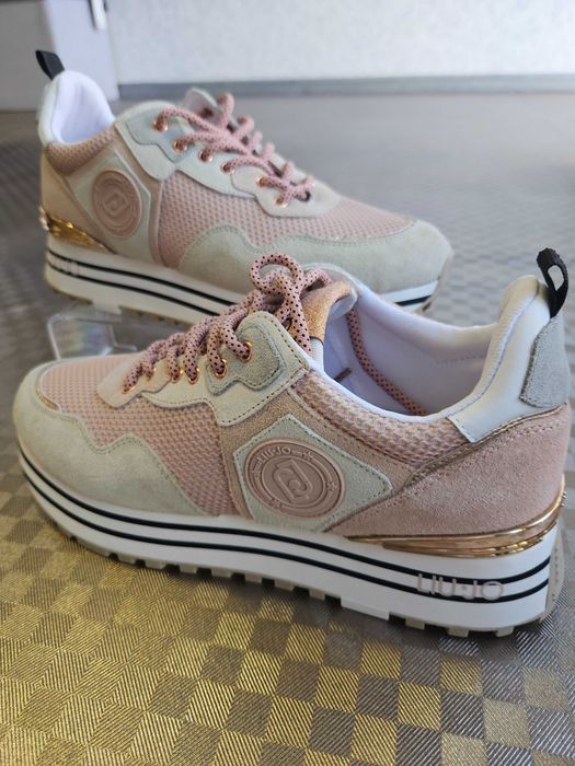 Нови оригинални сникърси