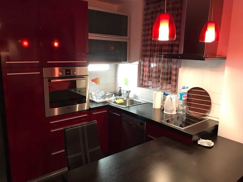 Дава се под наем Двустаен апартамент в Бургас, Център - 56 кв.м за 219.3 € - Снимка #2