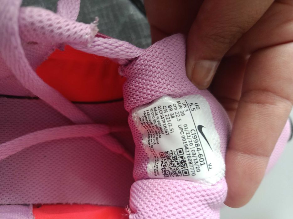Маратонки NIKE розови