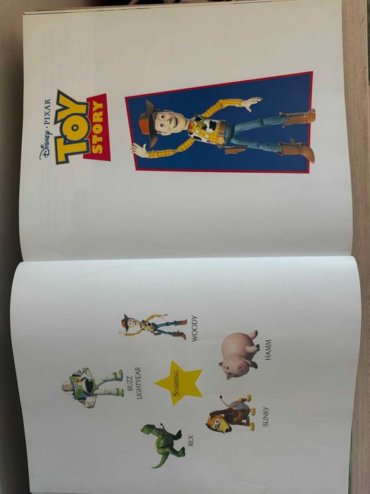 Carte Disney cu 8 povești – Magical Story Treasury, hardcover, engleză, 240 pagini