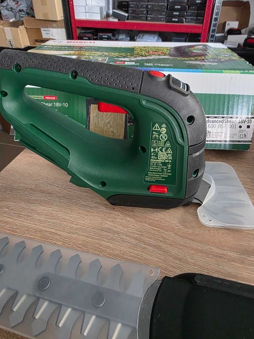 Foarfece de iarba fara fir Bosch AdvancedShear 18V-10 - fără baterie