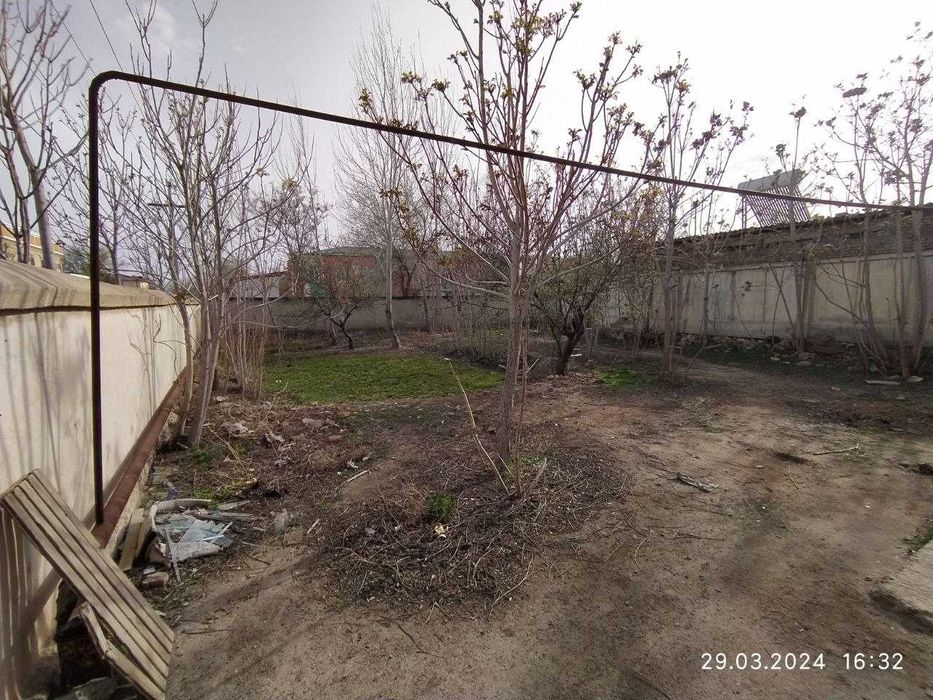 Qorovulbozor shahar markazida 6 sotix uchastka sotiladi