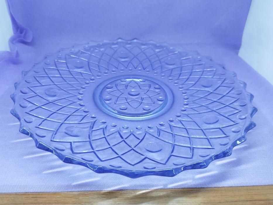 Стъклени купи и чинии не ползвани