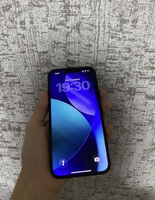 Продам iPhone 13