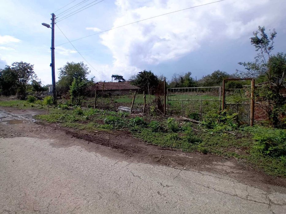 Продавам парцел в гр. Шабла в регулация равен ток вода с асфалтов път