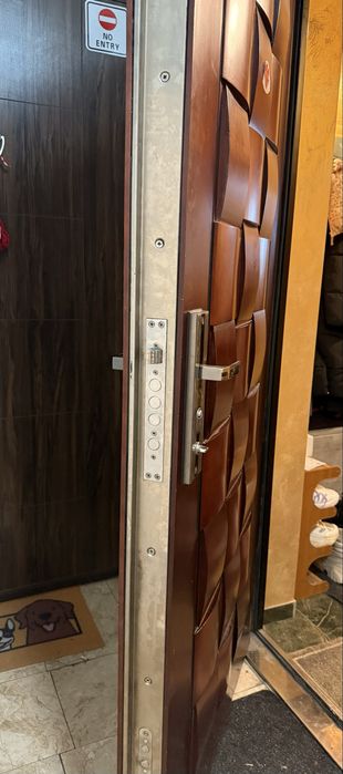 Входна врата апартамент