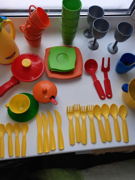 Посуда детская для девочки.