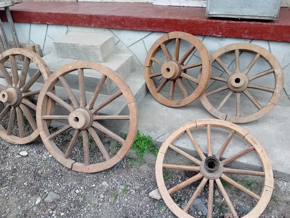 Roti de lemn ornament rustic