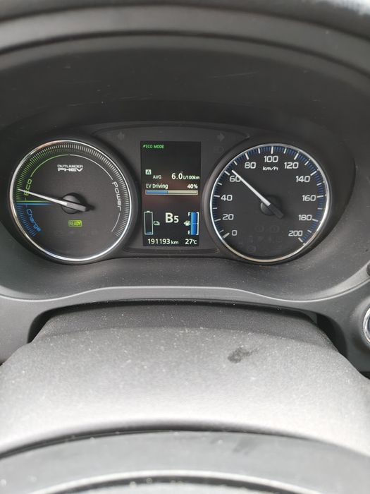 Mitsubishi Outlander plug in hybrid phev