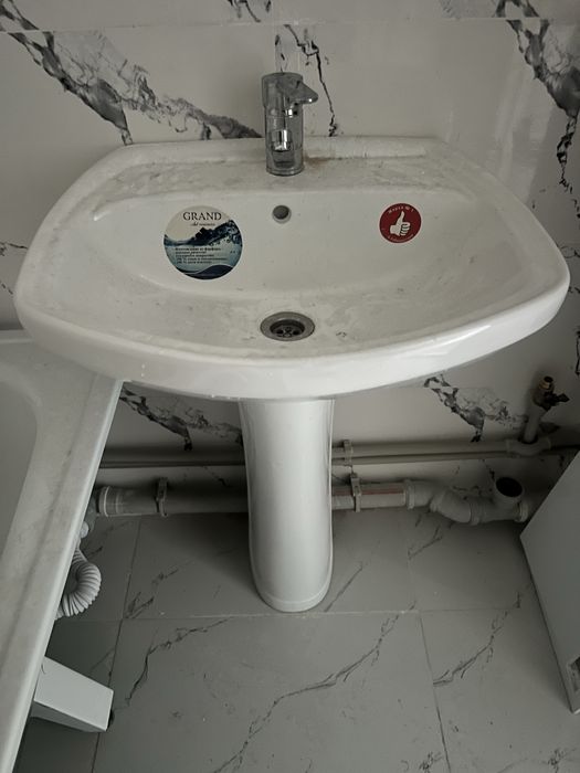 Срочно продам раковину в сборе